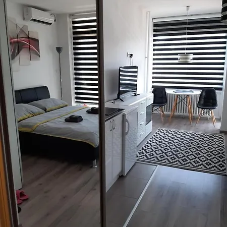 White 1 Apartment *